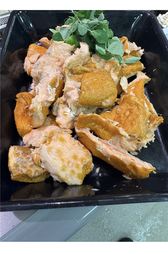 Varmrøget lakse pluk